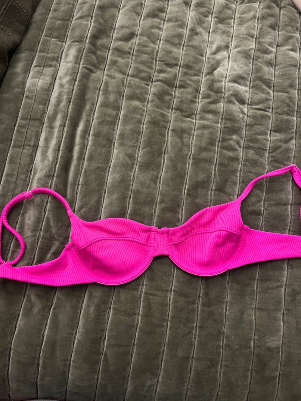 One one size medium Ribbed  Pink Underwire Bikini Top